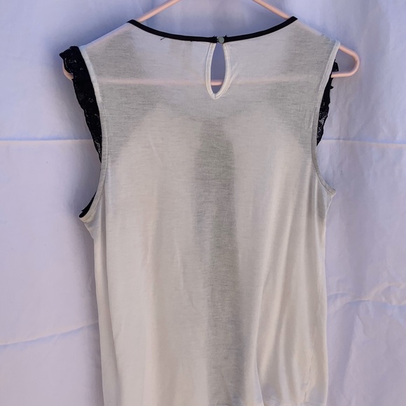 Elle ivory shirt w/black lace - size medium - Picture 4 of 4